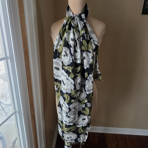 Floral Patterned Scarf - Picture 2 of 7